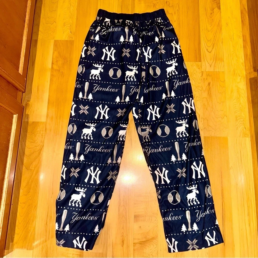 NWOT New York Yankees Allover Print Holiday Sleep Lounge Pants